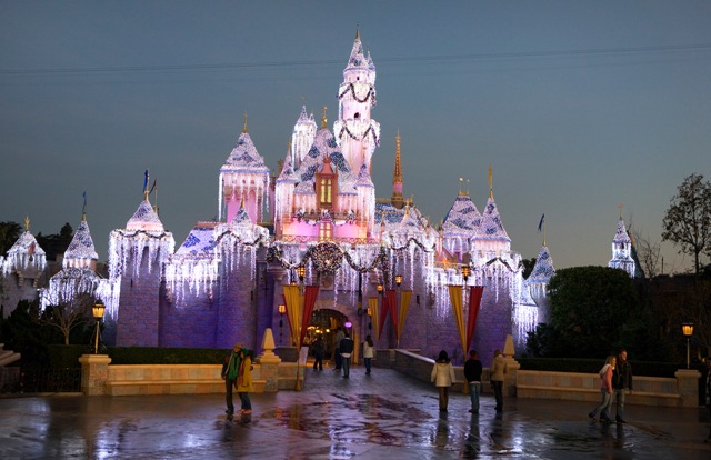 La Navidad en Disneyland Resort