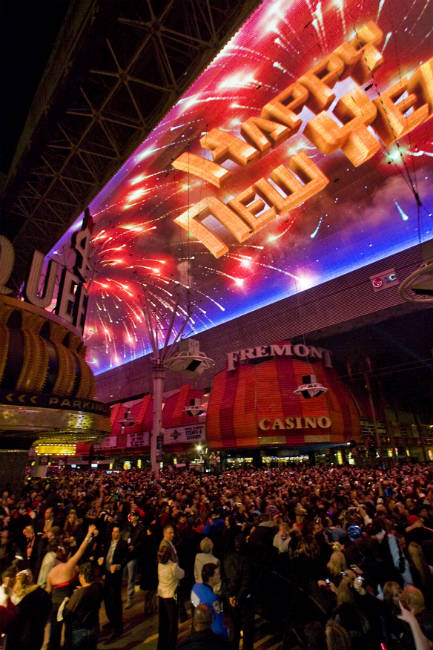 Freemont Street Experience New Year_433x650