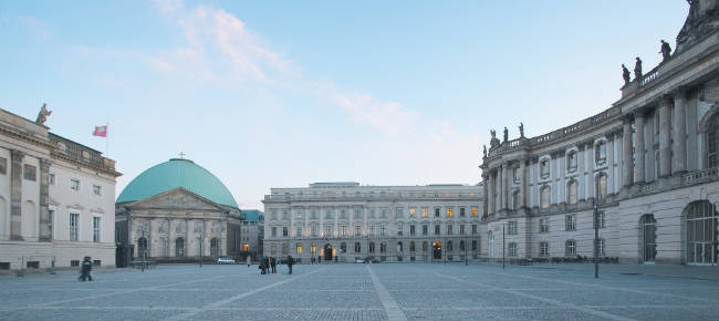 Hotel-de-Rome-Berlin-–-View-from-Bebelplatz-2433_650x290