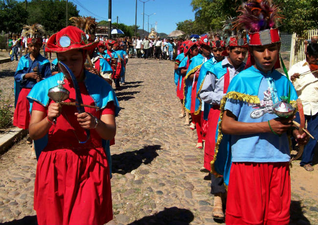 danza_matachines_escoltando_virgen_huajicori_foto_efrain_rangel